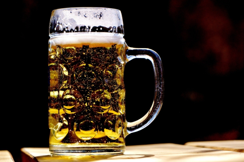 una pinta di birra, come si produce la birra, quali sono gli ingredienti, quali sono le fasi di produzione della birra