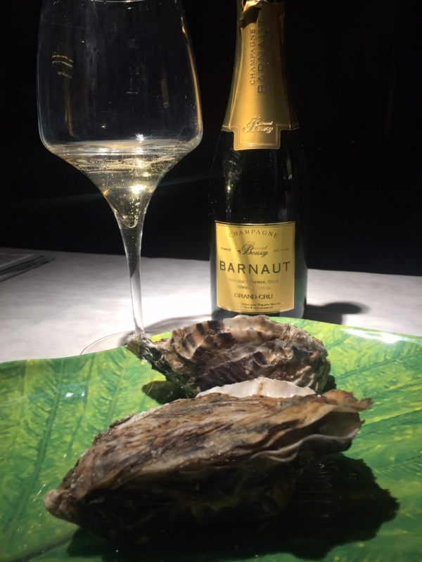 Piatto con ostriche e champagne Barnaut grand reserve
