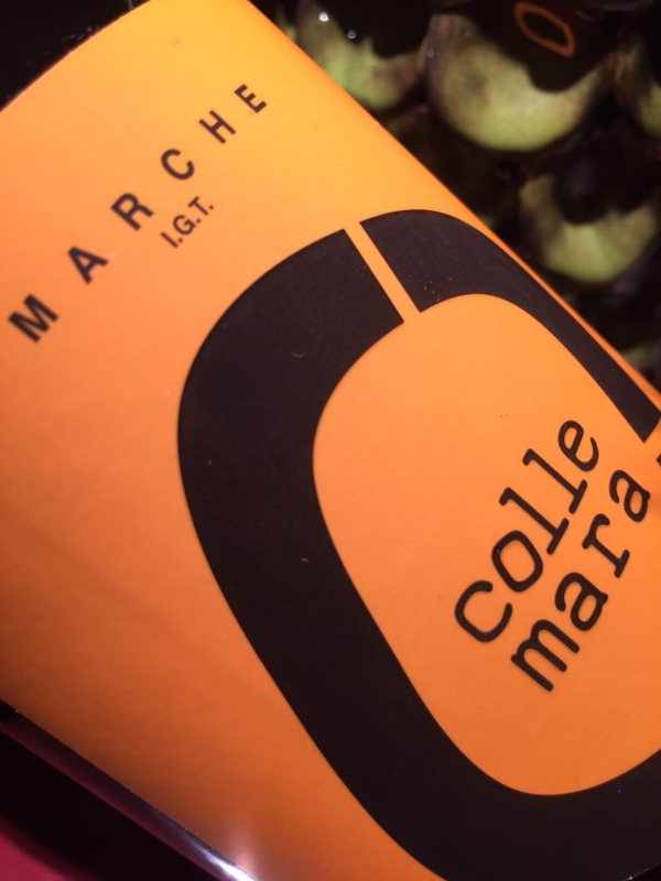 Etichetta arancione per il vino pecorino di Collemara