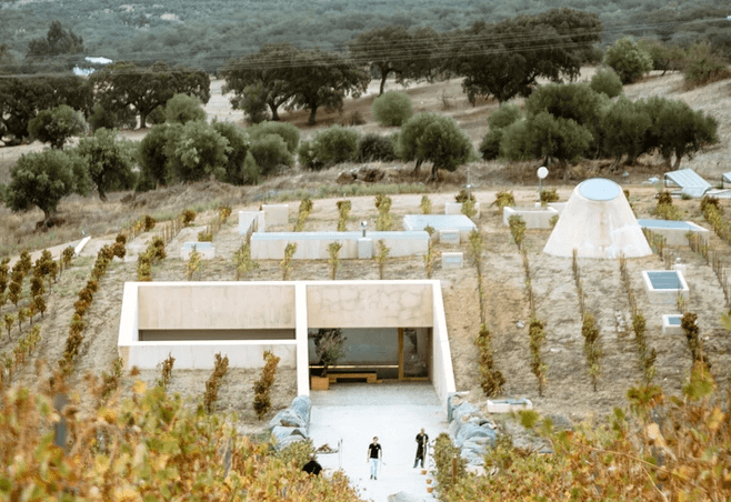 Enoturismo e cantine d'Autore. Herdado do Freixo, cantina ipogea in Portogallo. 